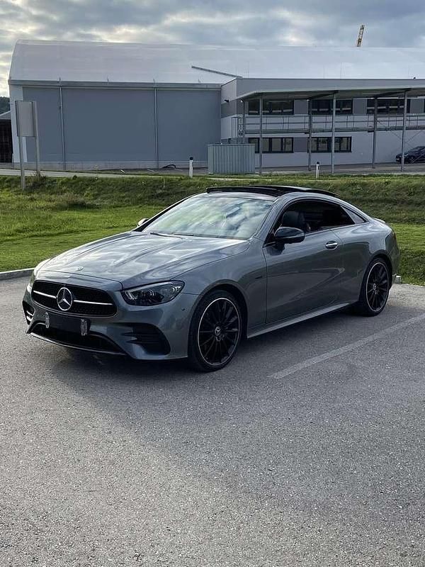 Grau Gebraucht 2024 Mercedes E220 AMG Coupé | € 67.990 - Bild 1/4