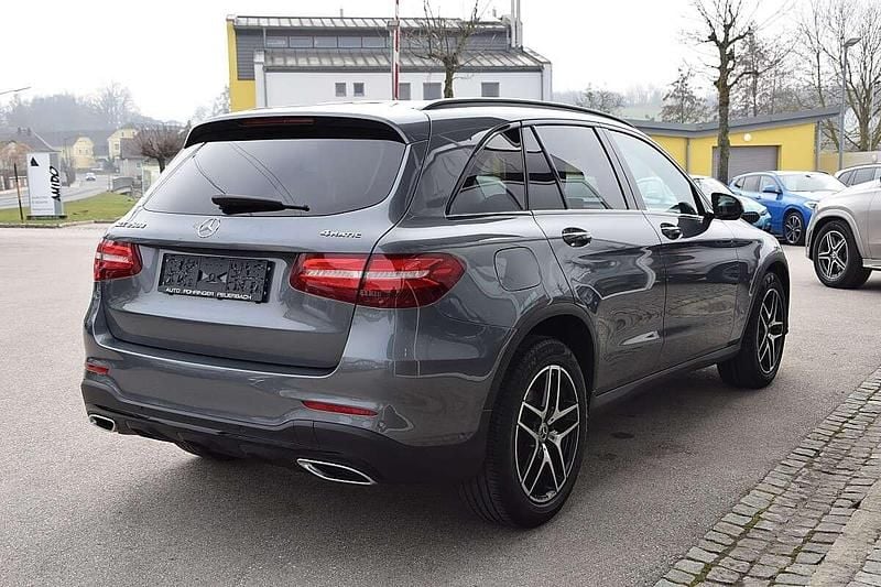 Gebraucht Mercedes GLC250 AMG line 204 PS (150 kW) 2019 Grau SUV