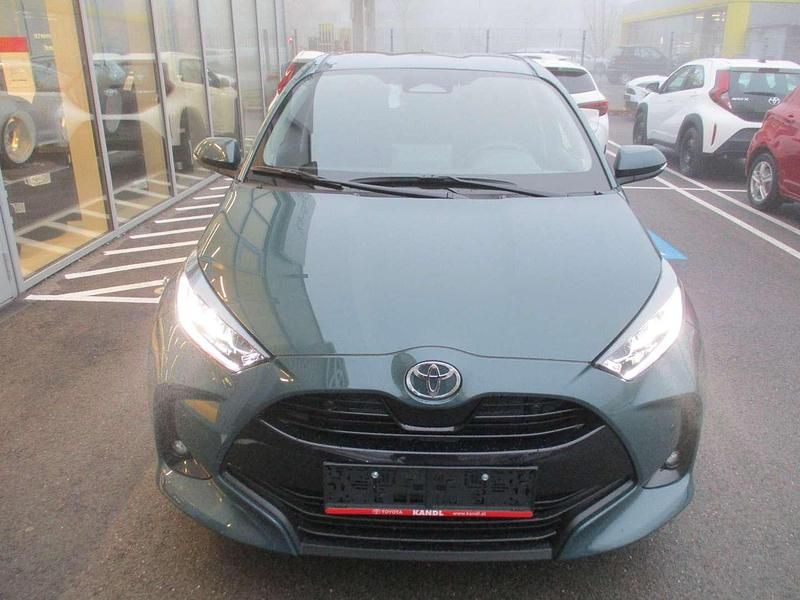 Gebraucht Toyota Yaris Hybrid Active 92 PS (67 kW) 2025 Grün Kleinwagen