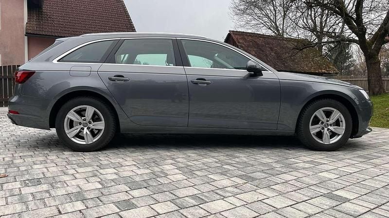 Gebraucht Audi A4 Design 150 PS (110 kW) 2019 Grau Kombi