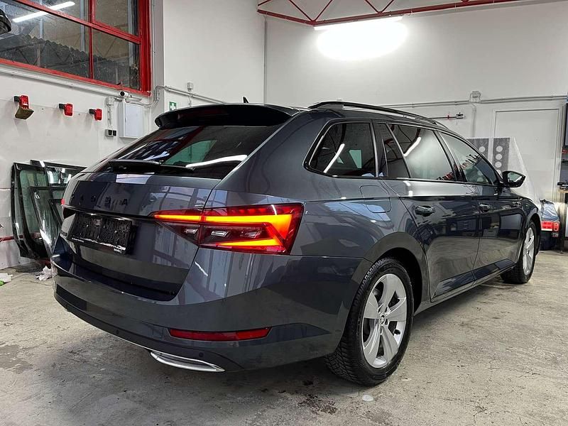 Gebraucht Skoda Superb SportLine 200 PS (147 kW) 2020 Grau Kombi