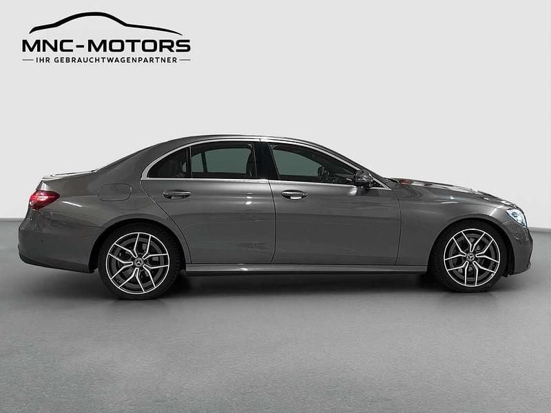 Gebraucht Mercedes E220 AMG line 194 PS (142 kW) 2022 Grau Limousine