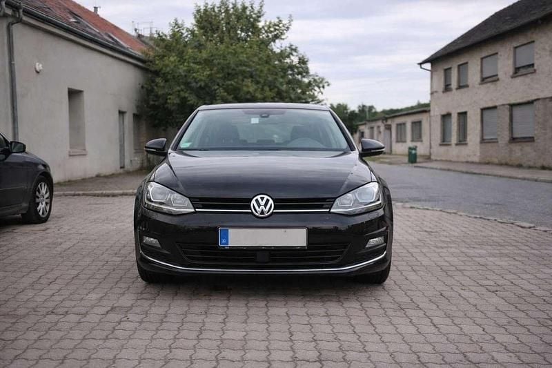 Gebraucht VW Golf VII Comfortline 105 PS (77 kW) 2014 Limousine