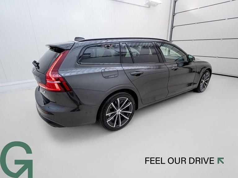 Gebraucht Volvo V60 Plus 253 PS (186 kW) 2025 Grau Kombi