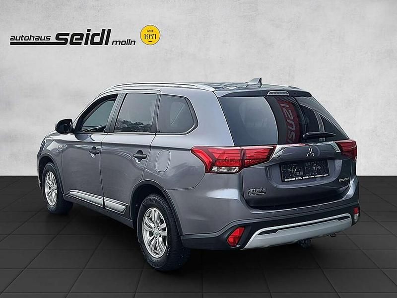 Gebraucht Mitsubishi Outlander Invite 150 PS (110 kW) 2019 Grau SUV