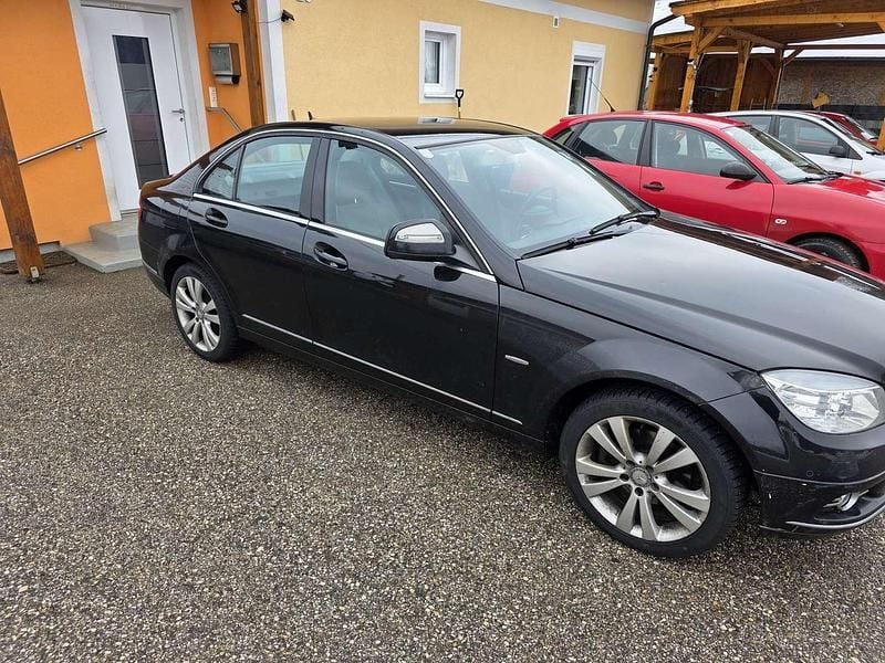 Schwarz Gebraucht 2007 Mercedes C220 Avantgarde Limousine | € 5.000 - Bild 1/4