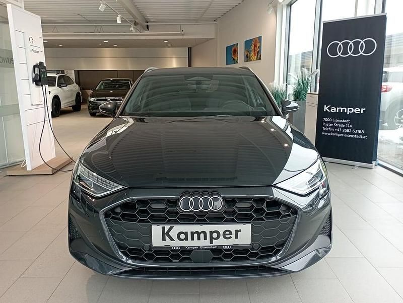 Neu Audi A3 Ambiente 116 PS (85 kW) 2026 Hellgrau  metallic Limousine