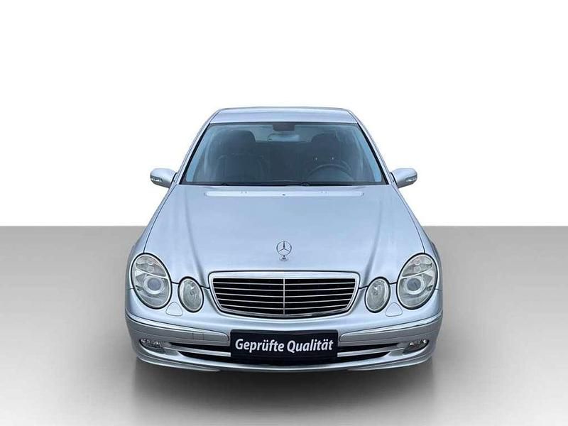 Silber Gebraucht 2006 Mercedes E280 Avantgarde Limousine | € 7.550 (Fairer Preis) - Bild 1/4