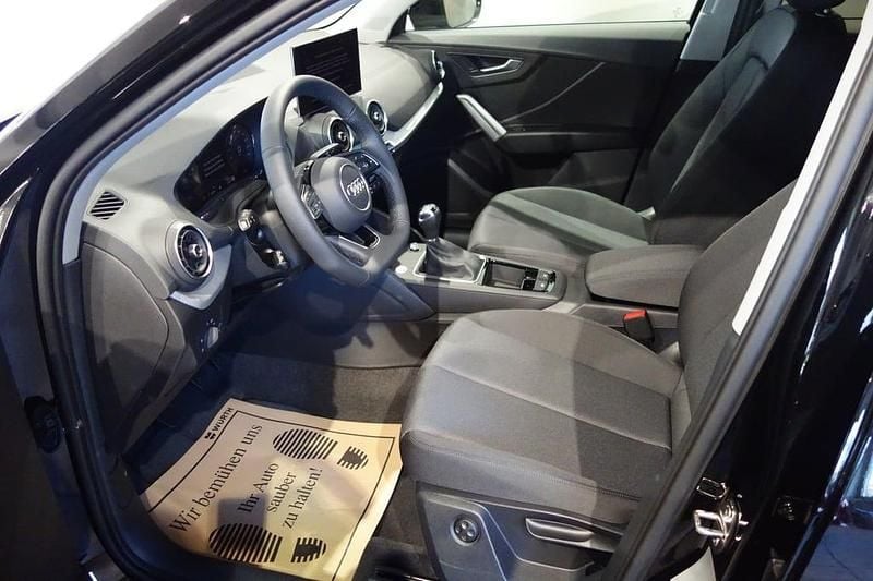 Neu Audi Q2 Admired 115 PS (84 kW) 2026 Schwarz  normal SUV