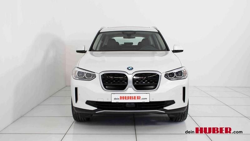 Gebraucht BMW iX3 210 kW (286 PS) 2021 Mineralweiß SUV