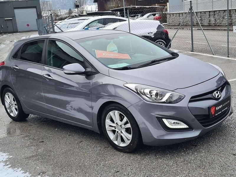 Gebraucht Hyundai i30 90 PS (66 kW) 2013 Grau Limousine