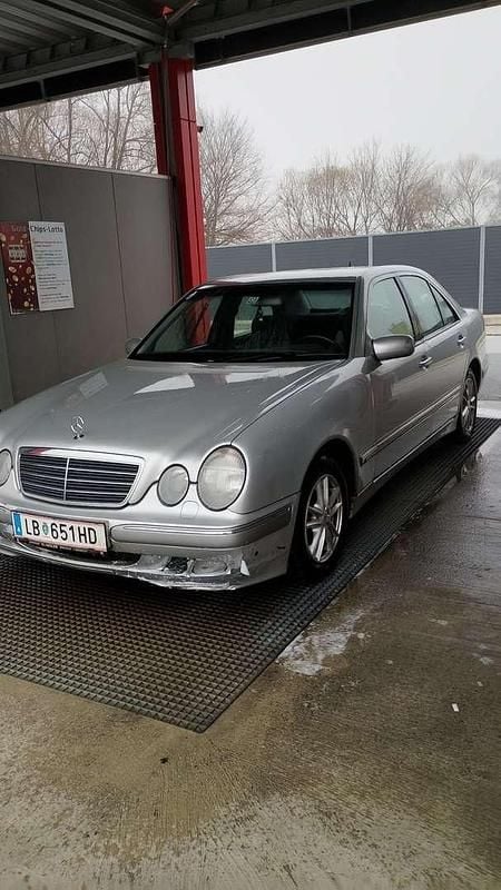Gebraucht Mercedes E220 Elegance 143 PS (105 kW) 2000 Limousine
