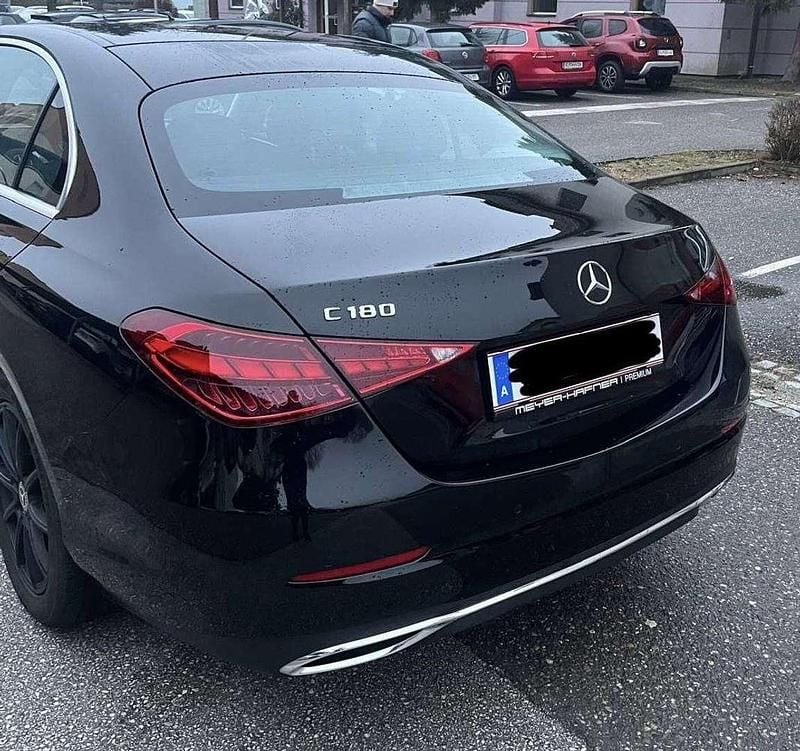 Gebraucht Mercedes C180 170 PS (125 kW) 2023 Schwarz Limousine