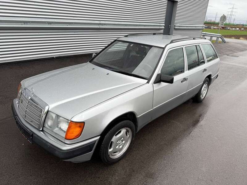 Silber Gebraucht 1993 Mercedes 200 Kombi | € 6.500 - Bild 1/4