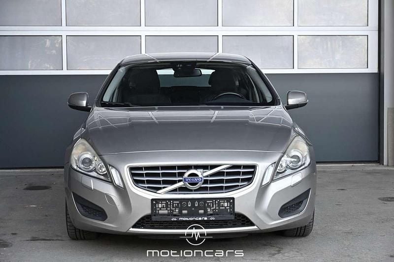 Gebraucht Volvo V60 Momentum 163 PS (119 kW) 2010 Silber Kombi