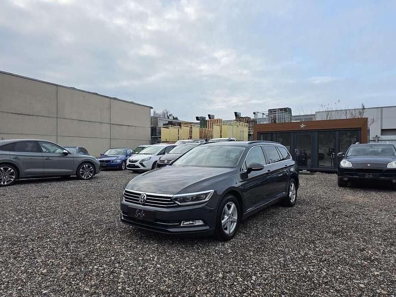 Grau Gebraucht 2019 VW Passat Comfortline Kombi | € 16.890 (Superpreis) - Bild 1/4
