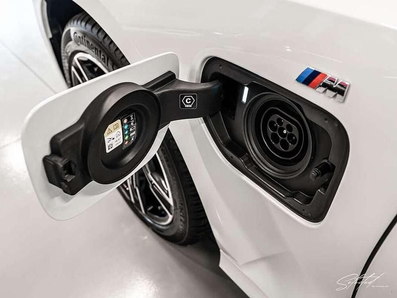 Gebraucht BMW 320e M Sport 204 PS (150 kW) 2023 Weiß Kombi