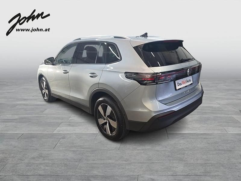 Neu VW Tiguan 130 PS (95 kW) 2026 Silber  metallic SUV