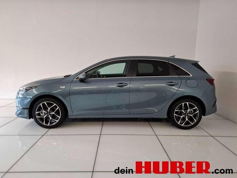 Neu Kia Ceed Silver 101 PS (74 kW) 2025 Grau Kleinwagen