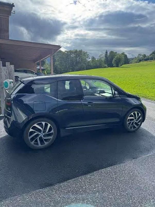Blau Gebraucht 2022 BMW i3 Comfort Edition Kleinwagen | € 19.900 (Fairer Preis) - Bild 1/4