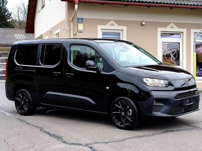 Neu Fiat Doblò 131 PS (96 kW) 2025 Schwarz Van / Kleinbus