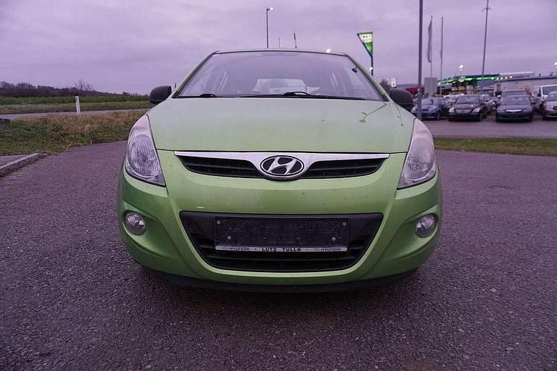 Grün Gebraucht 2012 Hyundai i20 Life Limousine | € 3.490 (Guter Preis) - Bild 1/4
