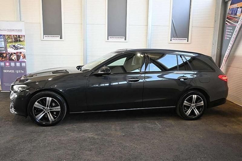 Gebraucht Mercedes C300 204 PS (150 kW) 2022 Schwarz Kombi