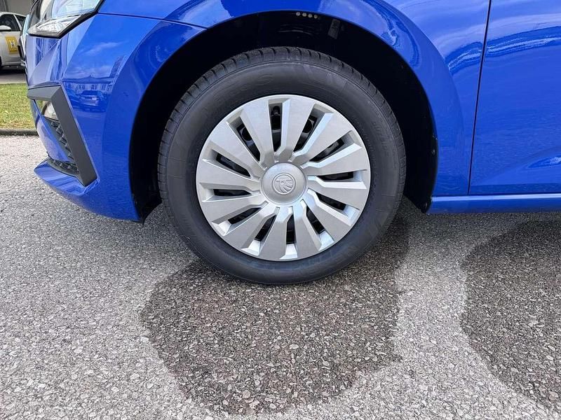 Neu Skoda Scala Essence 95 PS (69 kW) 2025 Mittelblau  normal Kleinwagen