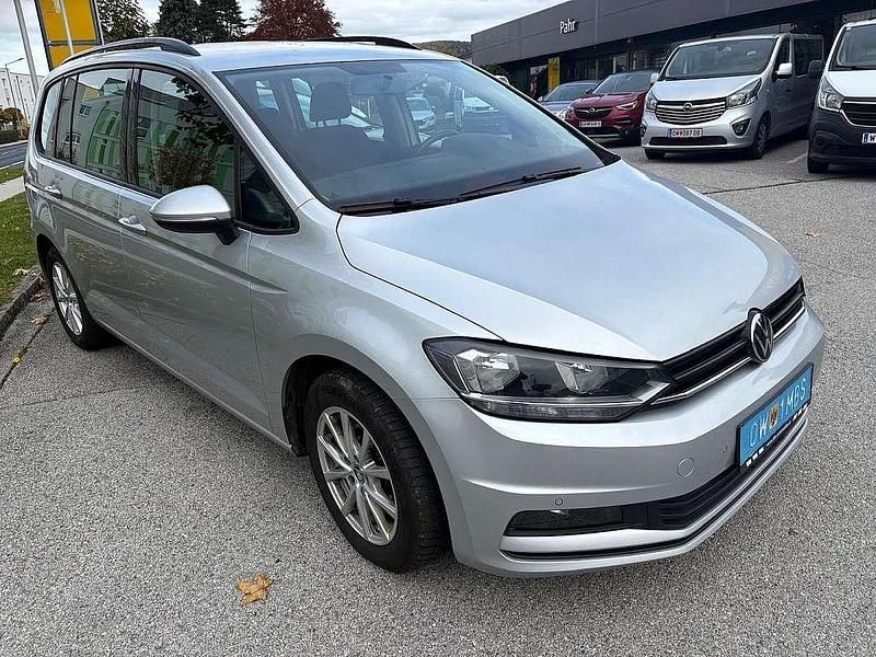 Gebraucht VW Touran 122 PS (89 kW) 2022 Silber Van / Kleinbus
