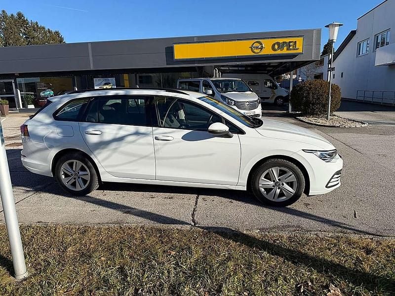 Gebraucht VW Golf VIII Life 110 PS (80 kW) 2022 Weiß Kombi