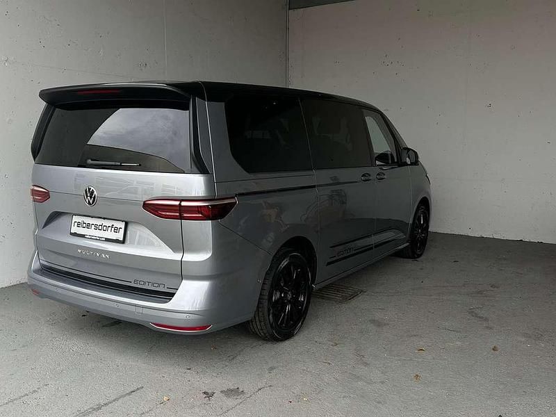 Neu VW Multivan Edition 150 PS (110 kW) 2025 Silber  metallic Van