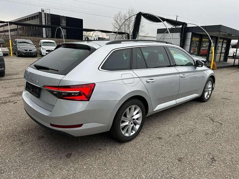 Gebraucht Skoda Superb Style 150 PS (110 kW) 2022 Silber Kombi