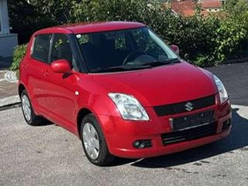 Rot Gebraucht 2007 Suzuki Swift GL Kleinwagen | € 3.990 (Fairer Preis) - Bild 1/4