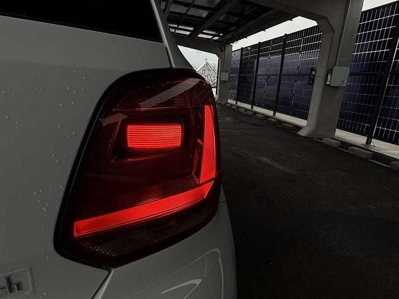 Gebraucht VW Polo Comfortline 60 PS (44 kW) 2014 Weiß Limousine