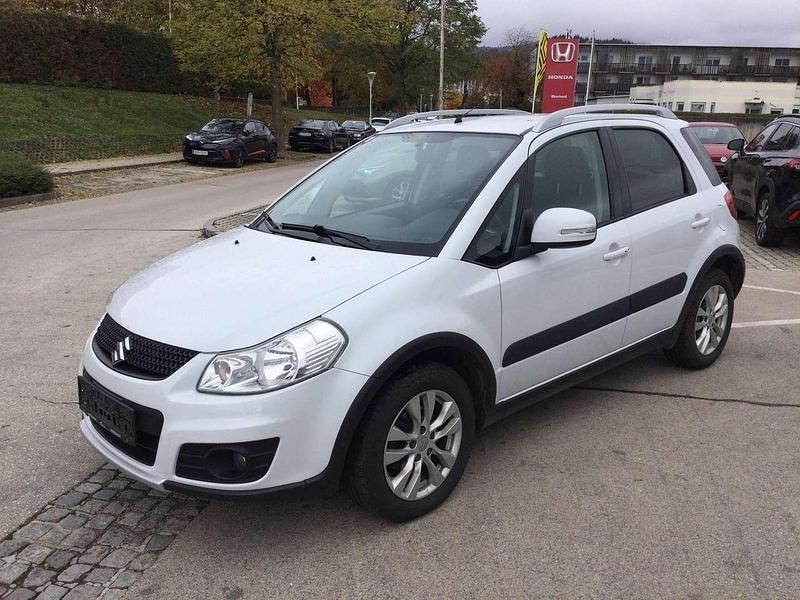 Weiß Gebraucht 2013 Suzuki SX4 GLX SUV | € 8.950 - Bild 1/4