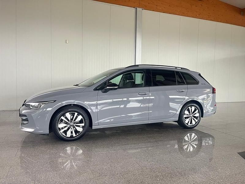 Mittelgrau normal Gebraucht 2024 VW Golf VIII Life Kombi | € 25.990 (Fairer Preis) - Bild 1/4