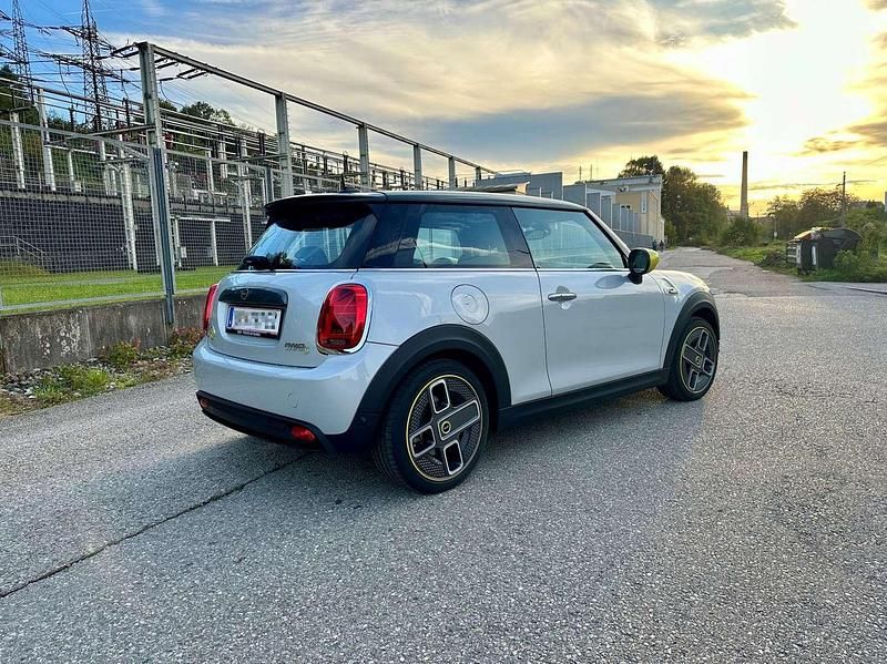 Gebraucht Mini Cooper SE 135 kW (184 PS) 2019 Silber Kleinwagen
