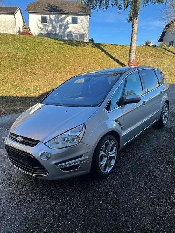 Gebraucht Ford S-MAX Titanium 140 PS (102 kW) 2013 Silber Van / Kleinbus