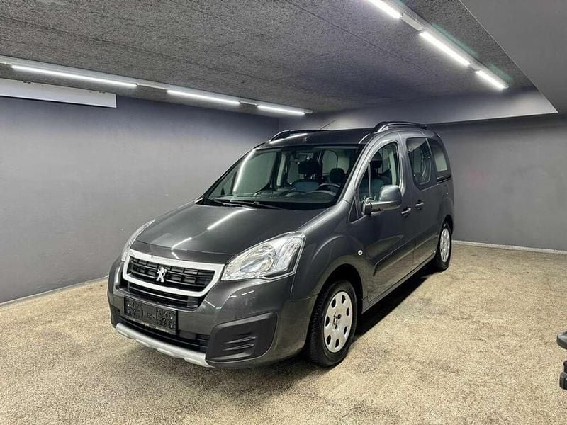 Grau Gebraucht 2015 Peugeot Partner Tepee Van / Kleinbus | € 8.990 (Fairer Preis) - Bild 1/4