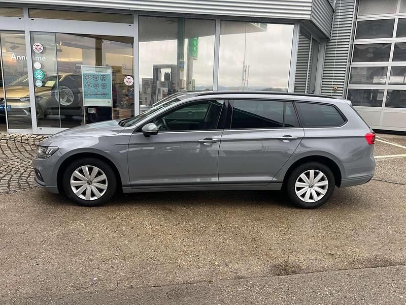Gebraucht VW Passat 150 PS (110 kW) 2022 Grau Kombi