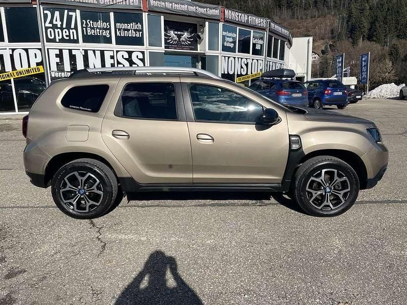 Gebraucht Dacia Duster Celebration 116 PS (85 kW) 2021 Beige SUV
