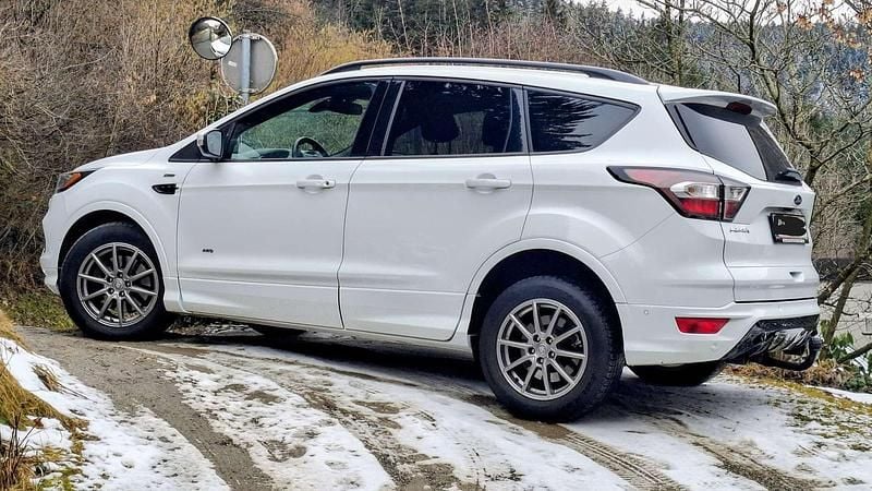 Gebraucht Ford Kuga ST-Line 150 PS (110 kW) 2017 Weiß SUV