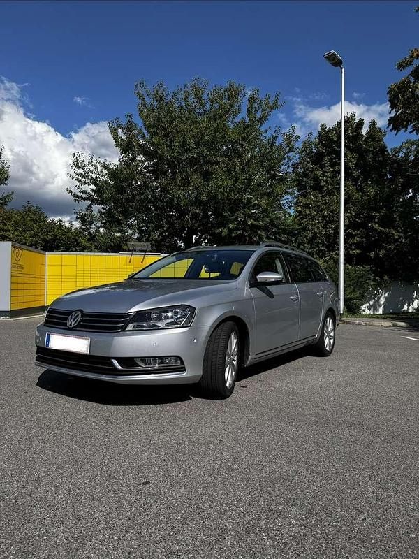 Gebraucht VW Passat Highline 140 PS (102 kW) 2012 Grau Kombi