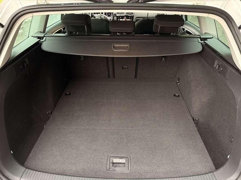 Gebraucht VW Golf VII Highline 150 PS (110 kW) 2018 Weiß Kombi