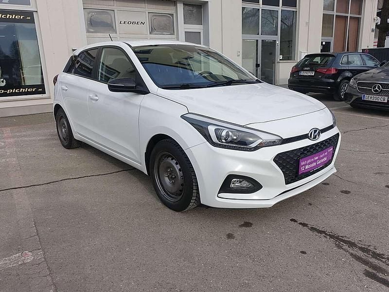 Gebraucht Hyundai i20 84 PS (61 kW) 2019 Weiß Kleinwagen