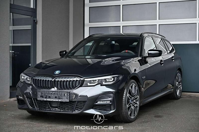 Gebraucht BMW 330e M Sport 184 PS (135 kW) 2022 Schwarz Kombi