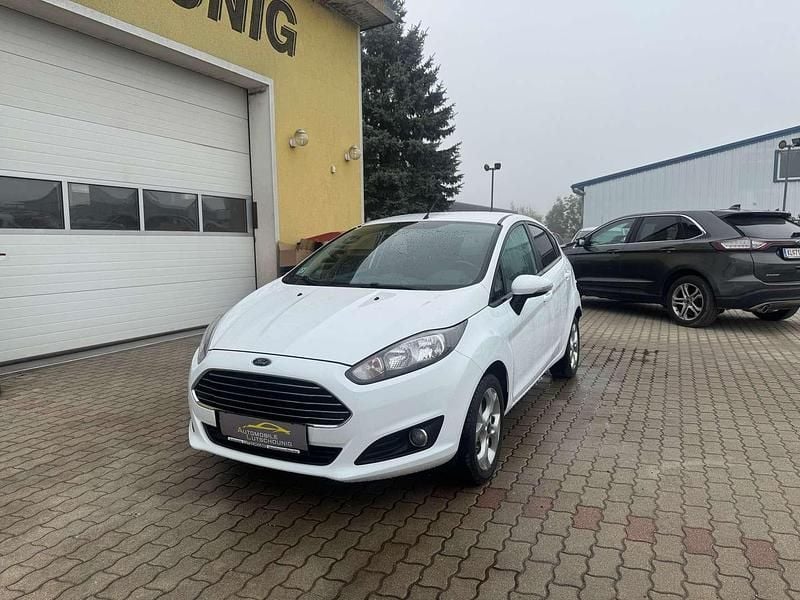 Gebraucht Ford Fiesta Trend 60 PS (44 kW) 2013 Weiß Kleinwagen