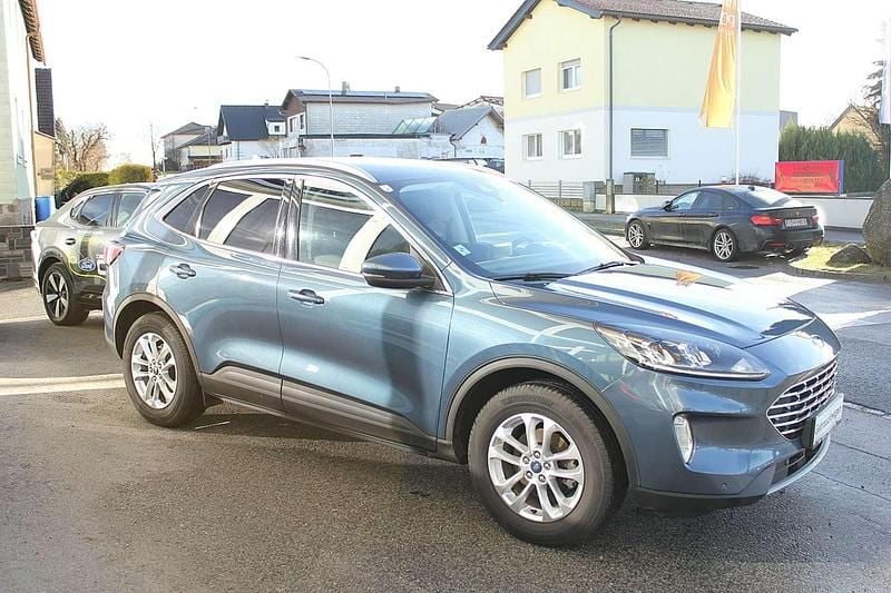 Gebraucht Ford Kuga Titanium 150 PS (110 kW) 2020 Blau SUV