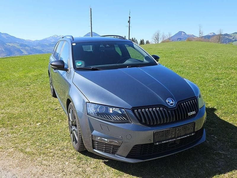 Grau Gebraucht 2015 Skoda Octavia RS Kombi | € 12.500 (Fairer Preis) - Bild 1/4