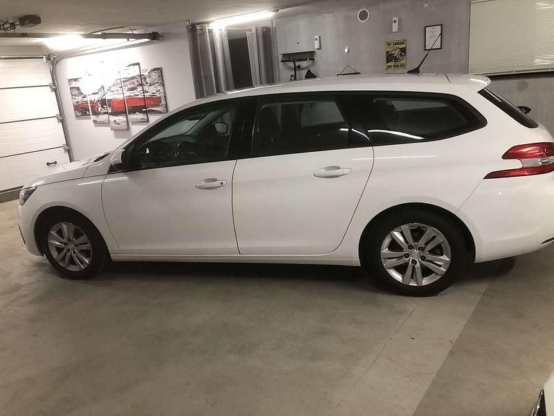 Gebraucht Peugeot 308 SW Access 110 PS (80 kW) 2019 Weiß Kombi